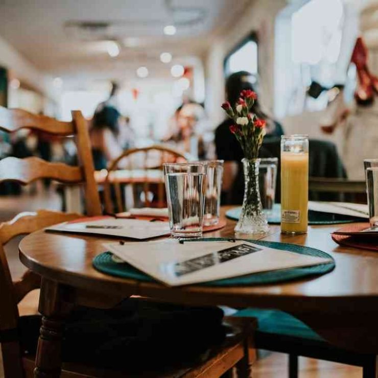 Where can I enjoy good wine and cocktails in Muyenga in a relaxed café setting?